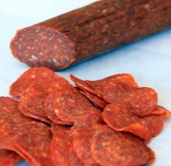 With a rich colour, mildly smoky flavour and areal zing of pepper, the Country Sausage Pepperoni adds colour and character to any pizza.